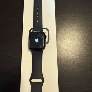 41 mm Apple Black Smartwatch Series 7 with Sport Band